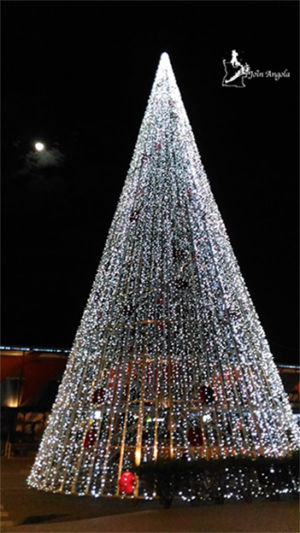 The Christmas tree in Xiami shopping centre, in Benguela