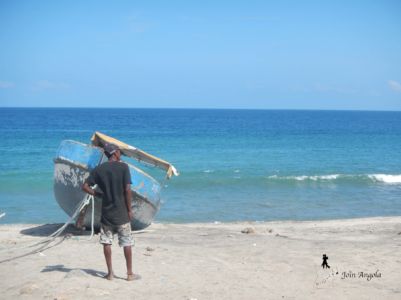 Getting ready to go fishing on the beach of Meva, located halfway between Benguela and Moçamedes.